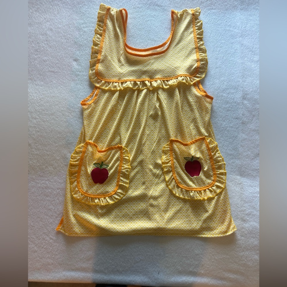Yellow apron with Apple Pockets